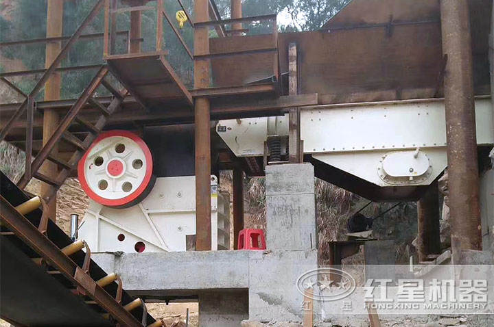 顎式粉碎機作業(yè)現場